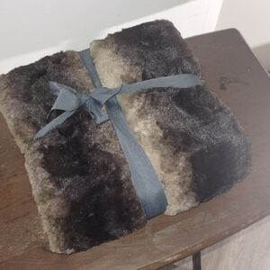 NWOT Faux Fur Throw
